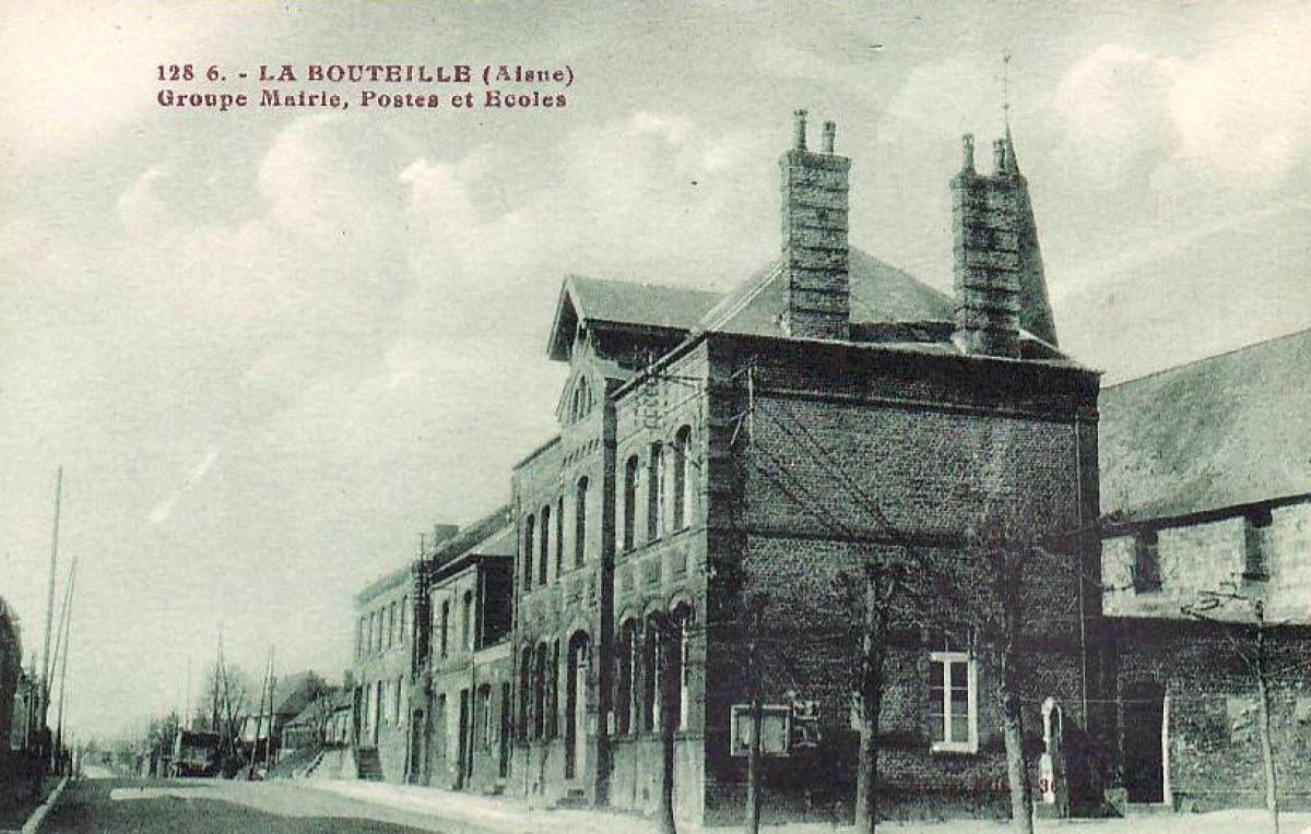 02109 - La Bouteille - Groupe Mairie Postes et Ecoles.jpg